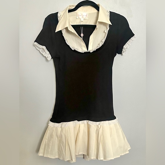 *NEW* Black and Cream Ruffled Blouse with Dress Shirt Collar - Picture 1 of 8